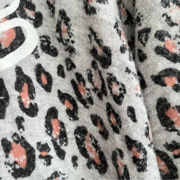 SUNDRY Gray Champagne Crop Pullover Leopard Animal Print Graphic Top - Picture 6 of 12